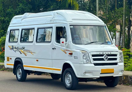 17 Seater Urbania at Snowy storms of Manali